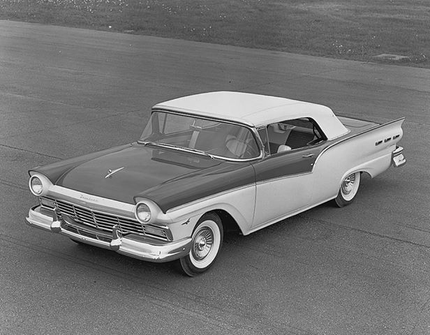 1957 Ford Sunliner old car