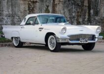 1957 Ford Thunderbird | Old Car