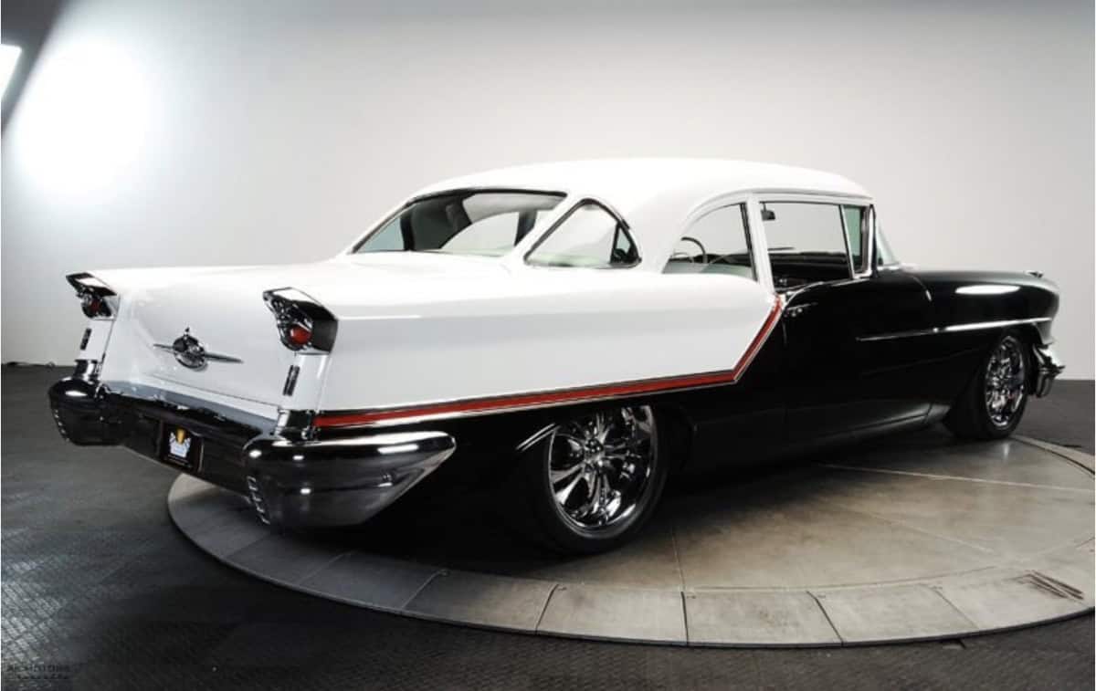 1957-Oldsmobile-Golden-Rocket-88-300hp-1