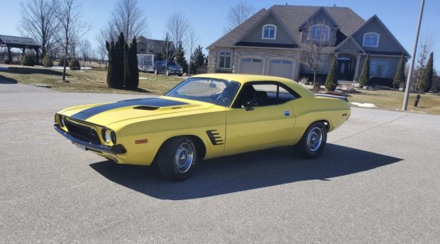 1973-Dodge-Challenger-Yellow-1