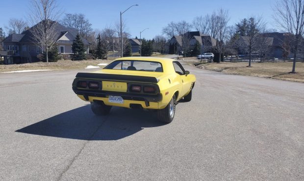 1973-Dodge-Challenger-Yellow-3