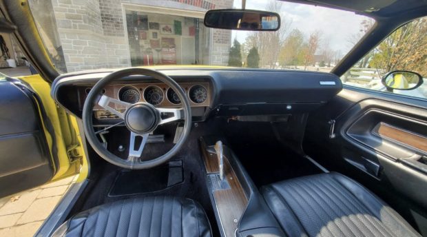 1973-Dodge-Challenger-Yellow-6